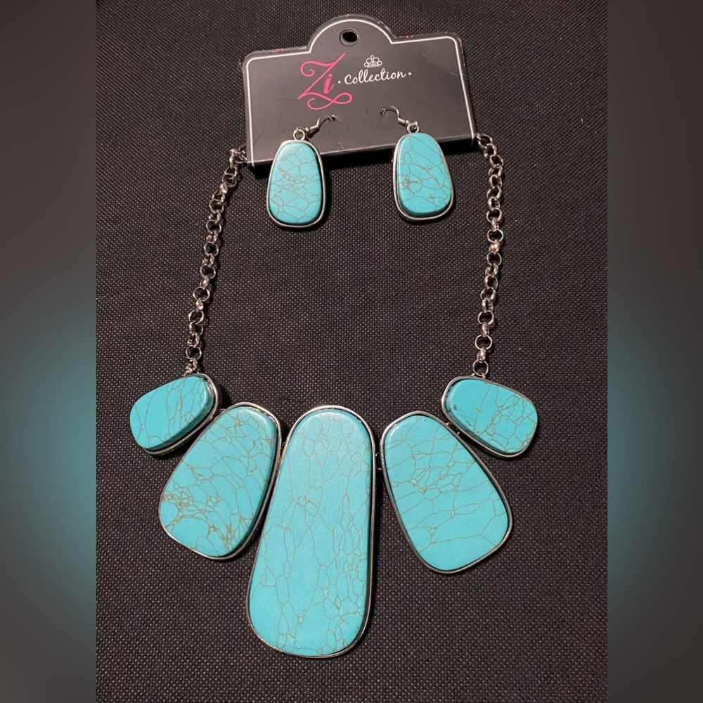 ❣️Silver and blue crackle Zi necklace❣️*
